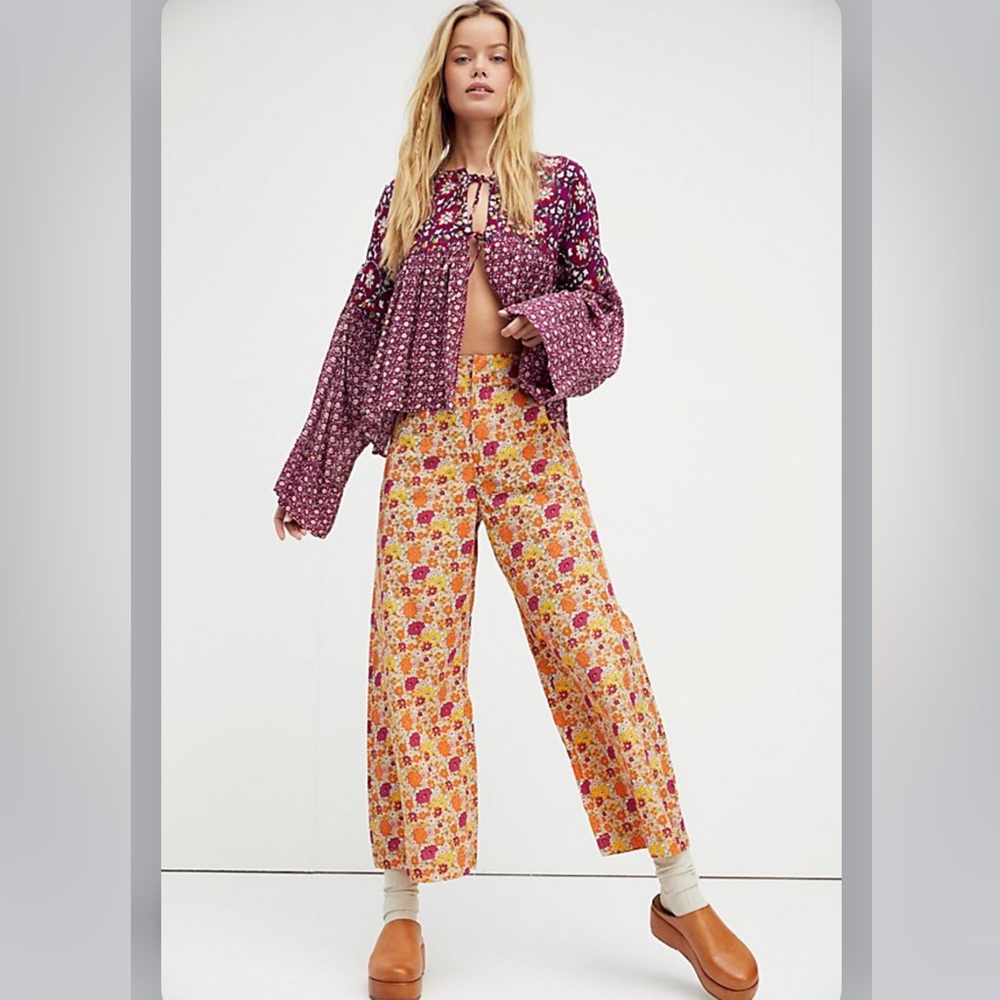 Free People Menorca Cropped Printed Pants in Tan Floral Combo - Picture 1 of 4